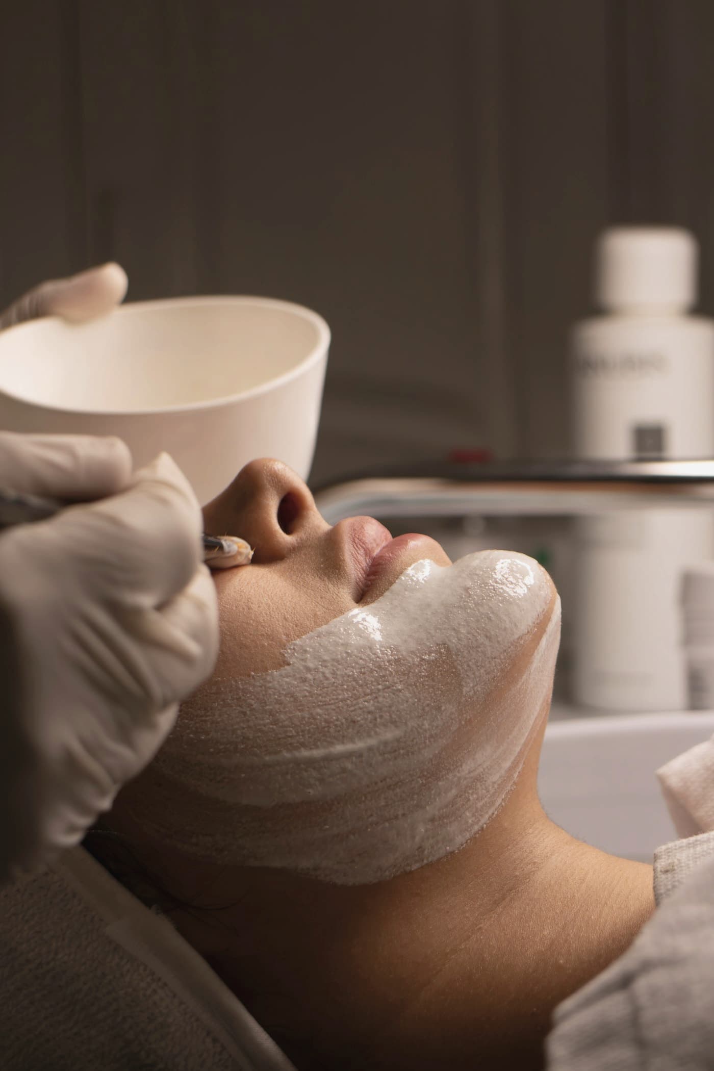 Deep cleansing facial with a cleansing mask